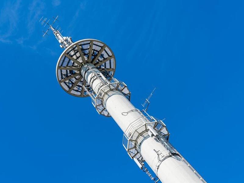 Qu'est-ce qu'une tour de communication en tuyaux d'acier ?