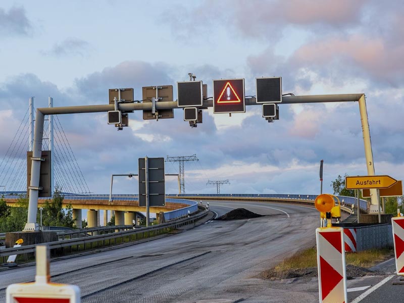 Que diriez-vous de poteaux de signalisation galvanisés à chaud ?